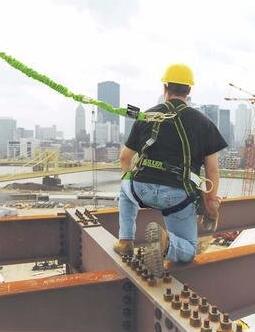 臨邊作業(yè)的防護(hù)裝置——德國伊卡防墜器