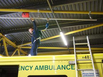 汽車維修過程中防墜器的應(yīng)用